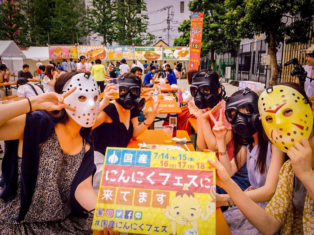会場に集まる来場者